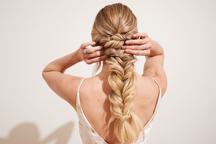curly-hair-woman
